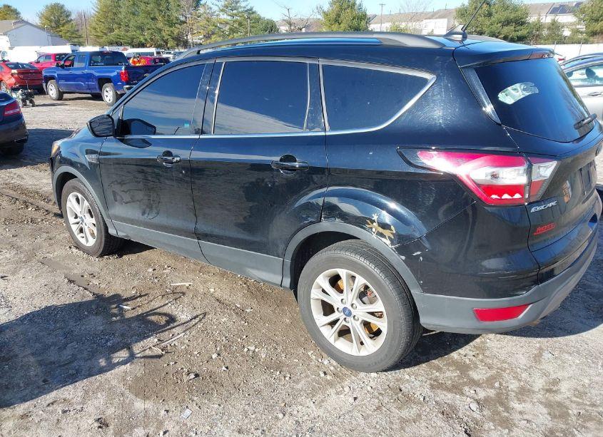 Photo 3 of 2018 Ford Escape SE (VIN 1FMCU0GD2JUA15549)