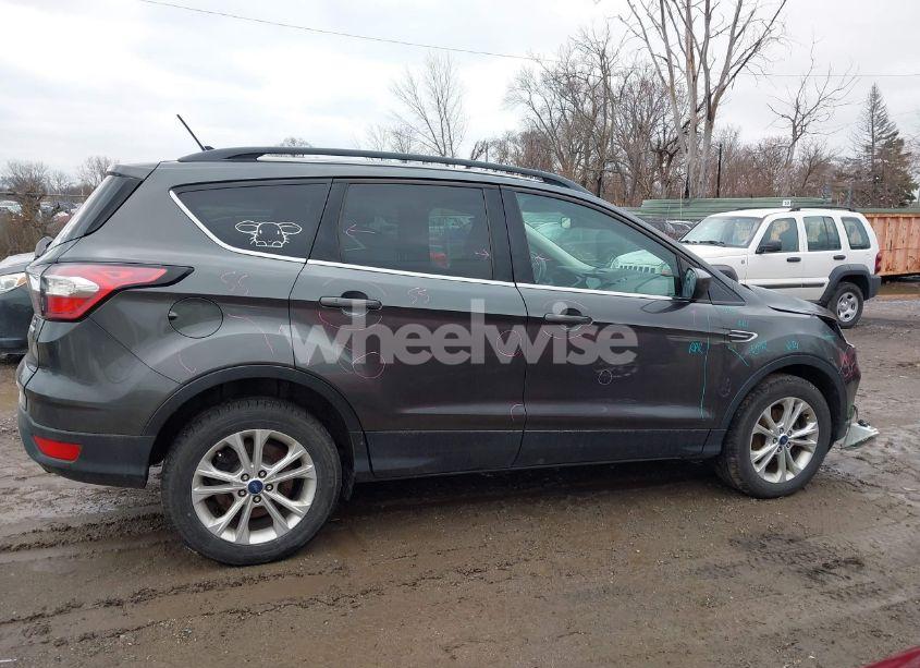 Photo 14 of 2018 Ford Escape SE (VIN 1FMCU0GD2JUA40757)