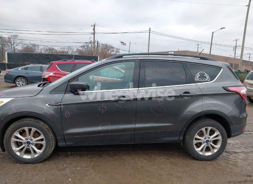 Photo 15 of 2018 Ford Escape SE (VIN 1FMCU0GD2JUA40757)