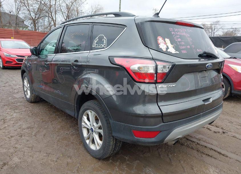 Photo 3 of 2018 Ford Escape SE (VIN 1FMCU0GD2JUA40757)