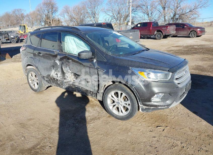 2018 Ford Escape SE (VIN 1FMCU0GD2JUA55372) main photo