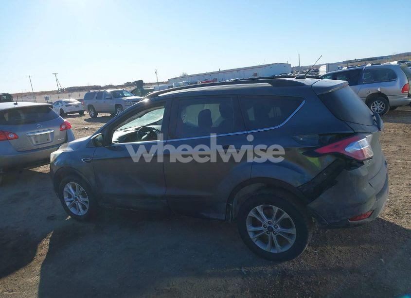 Photo 14 of 2018 Ford Escape SE (VIN 1FMCU0GD2JUA55372)