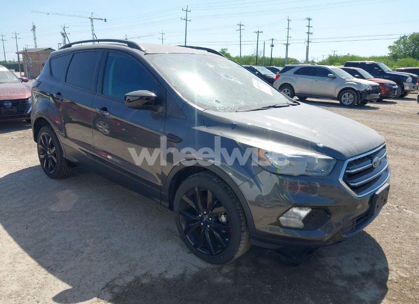 2018 Ford Escape SE (VIN 1FMCU0GD2JUA71216) main photo