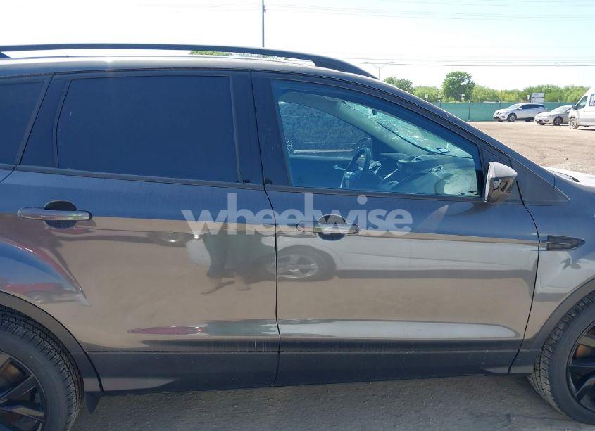 Photo 13 of 2018 Ford Escape SE (VIN 1FMCU0GD2JUA71216)