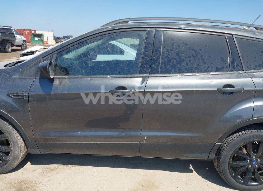 Photo 14 of 2018 Ford Escape SE (VIN 1FMCU0GD2JUA71216)