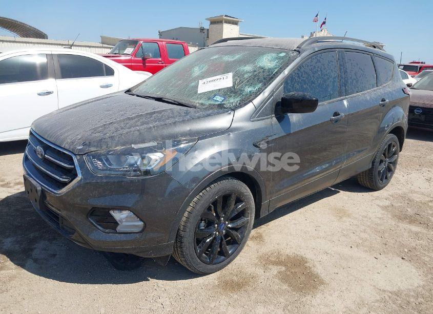 Photo 2 of 2018 Ford Escape SE (VIN 1FMCU0GD2JUA71216)