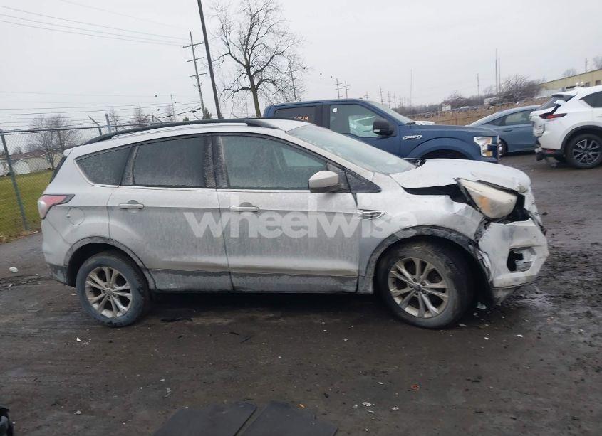 Photo 13 of 2018 Ford Escape SE (VIN 1FMCU0GD2JUC04847)