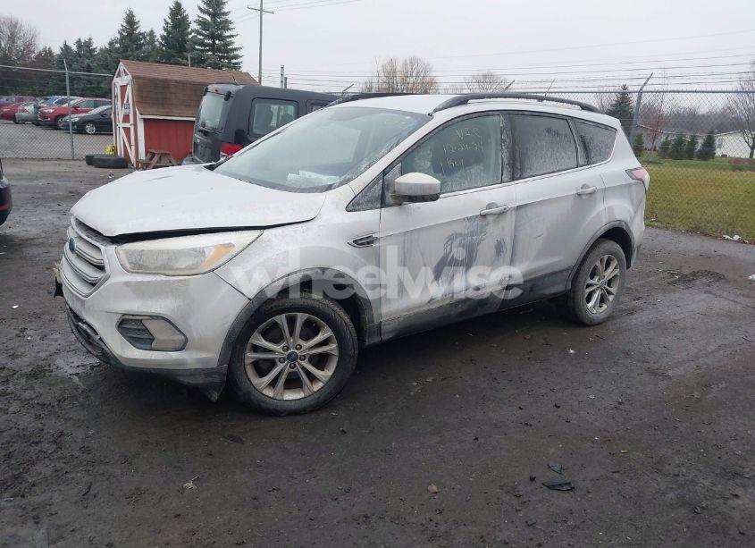 Photo 2 of 2018 Ford Escape SE (VIN 1FMCU0GD2JUC04847)