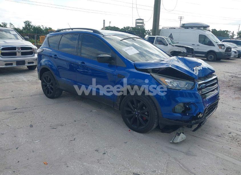 2018 Ford Escape SE (VIN 1FMCU0GD2JUC27271) main photo