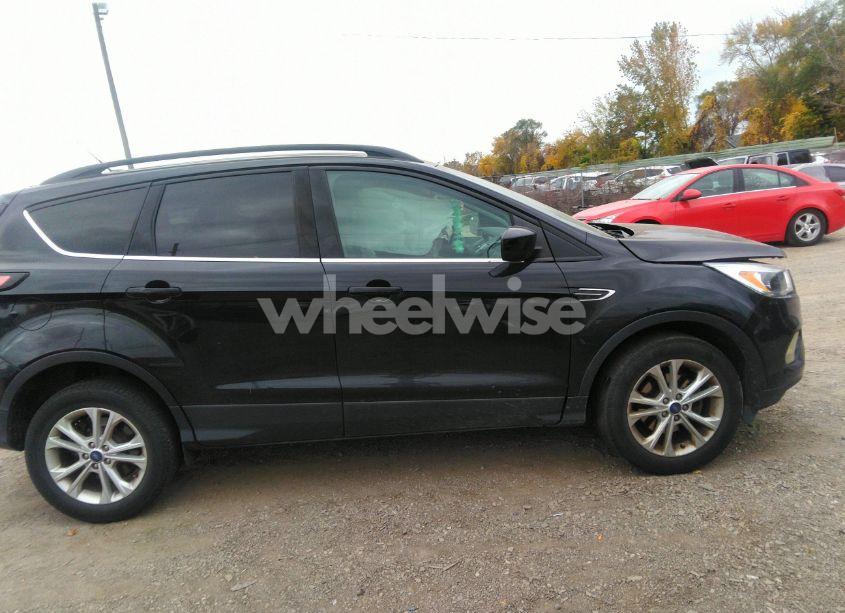 Photo 13 of 2018 Ford Escape SE (VIN 1FMCU0GD2JUC32499)