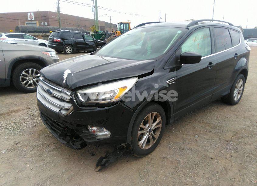 Photo 2 of 2018 Ford Escape SE (VIN 1FMCU0GD2JUC32499)
