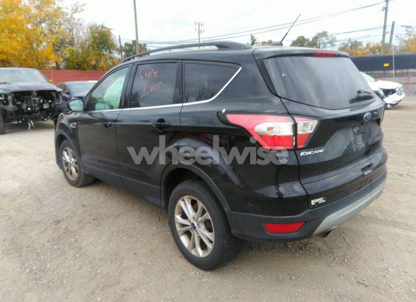 Photo 3 of 2018 Ford Escape SE (VIN 1FMCU0GD2JUC32499)