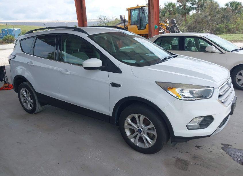 2018 Ford Escape SE (VIN 1FMCU0GD2JUC61288) main photo