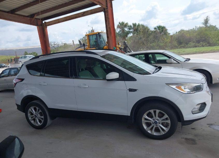 Photo 13 of 2018 Ford Escape SE (VIN 1FMCU0GD2JUC61288)