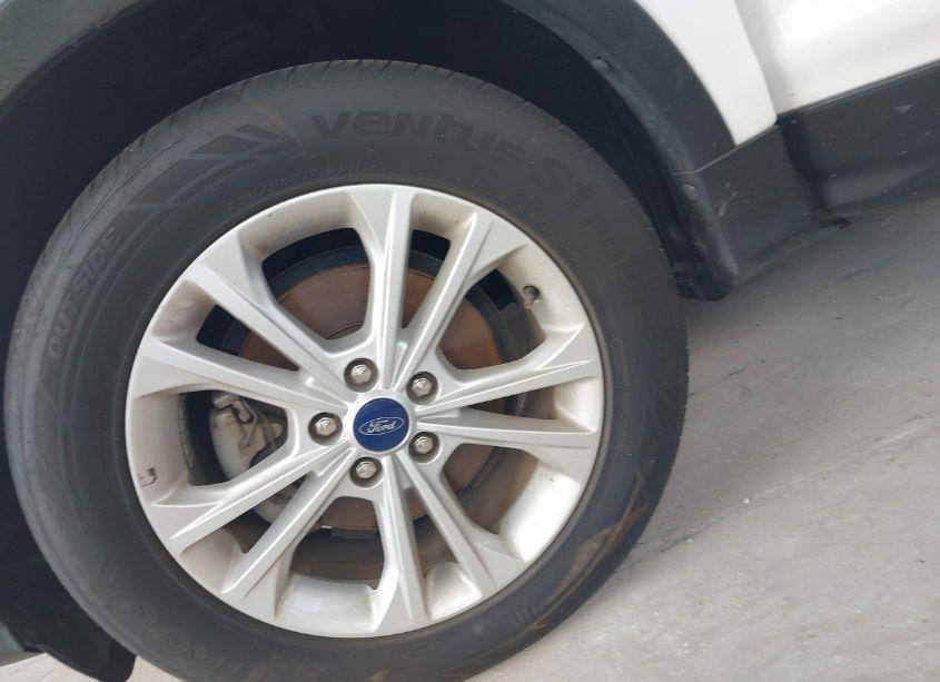 Photo 18 of 2018 Ford Escape SE (VIN 1FMCU0GD2JUC61288)