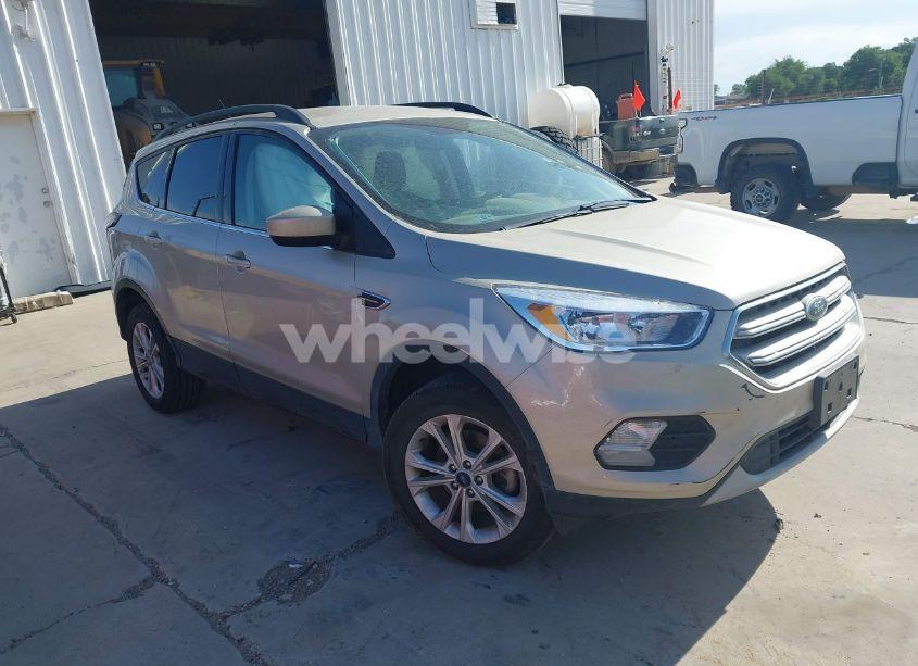 2018 Ford Escape SE (VIN 1FMCU0GD2JUC94839) main photo