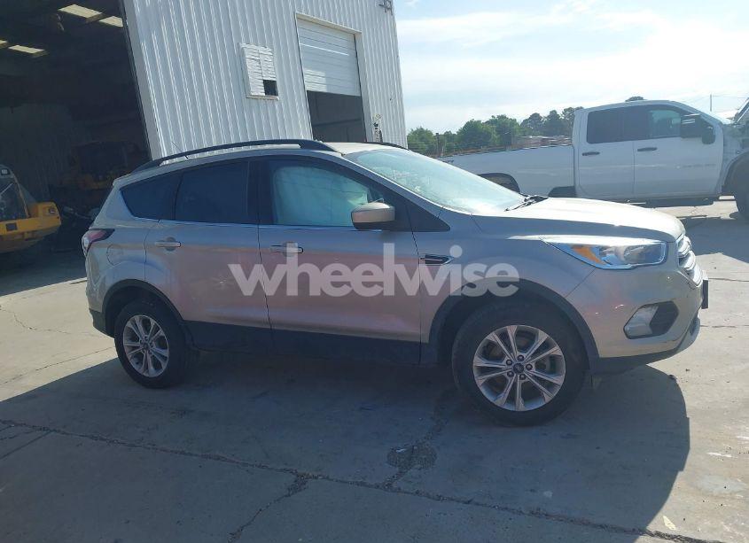 Photo 13 of 2018 Ford Escape SE (VIN 1FMCU0GD2JUC94839)
