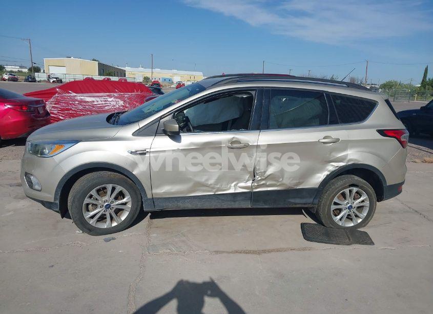 Photo 14 of 2018 Ford Escape SE (VIN 1FMCU0GD2JUC94839)