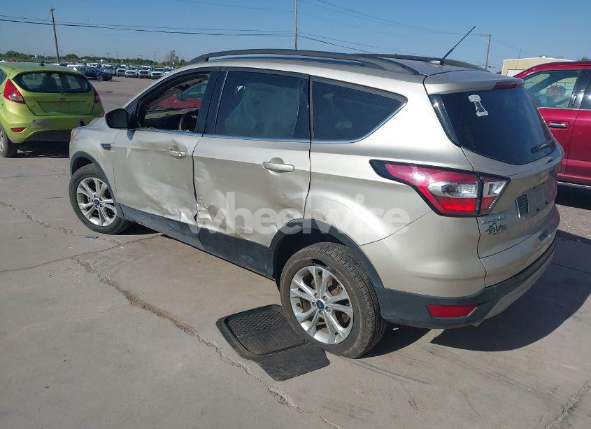 Photo 3 of 2018 Ford Escape SE (VIN 1FMCU0GD2JUC94839)