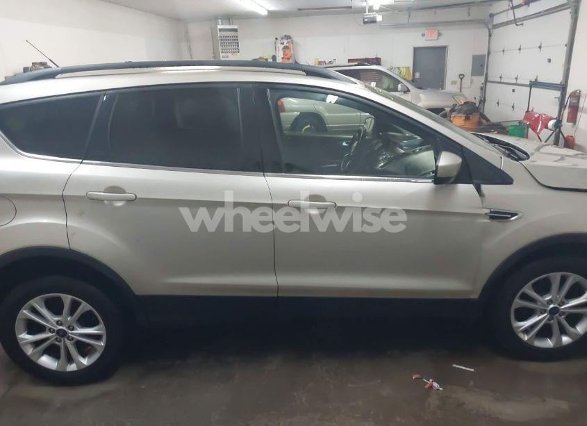 Photo 14 of 2018 Ford Escape SE (VIN 1FMCU0GD2JUD35096)