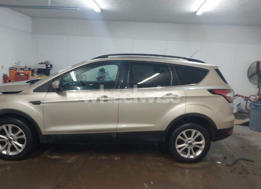 Photo 15 of 2018 Ford Escape SE (VIN 1FMCU0GD2JUD35096)