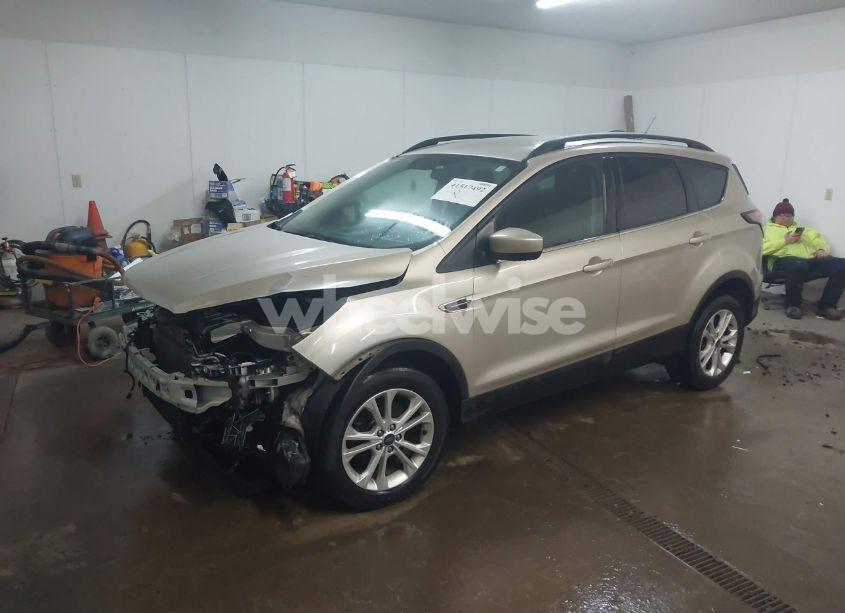 Photo 2 of 2018 Ford Escape SE (VIN 1FMCU0GD2JUD35096)