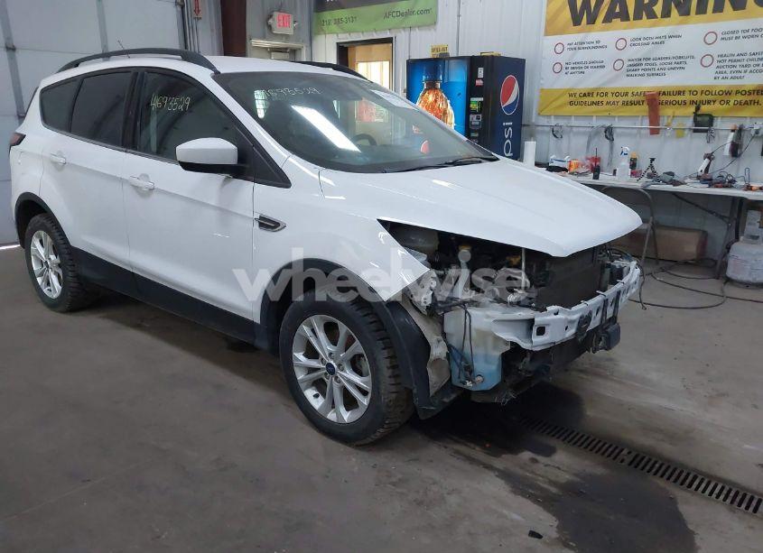 2018 Ford Escape SE (VIN 1FMCU0GD2JUD61133) main photo