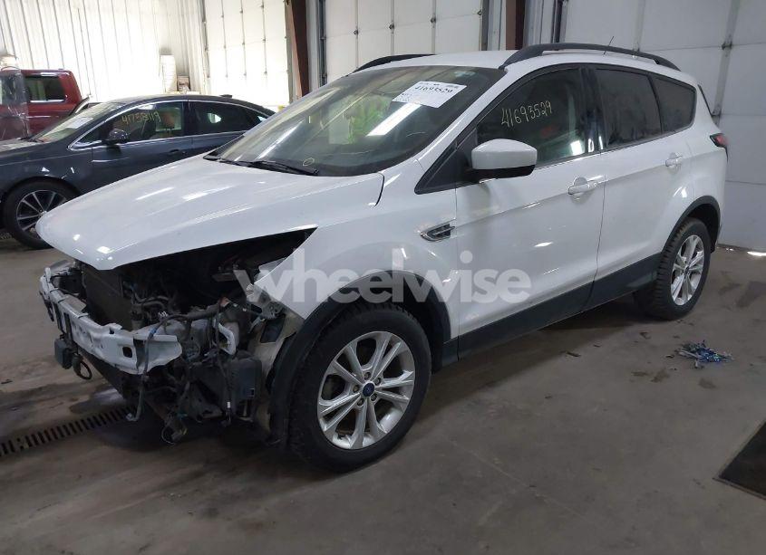 Photo 2 of 2018 Ford Escape SE (VIN 1FMCU0GD2JUD61133)