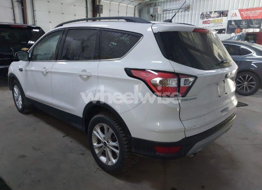 Photo 3 of 2018 Ford Escape SE (VIN 1FMCU0GD2JUD61133)