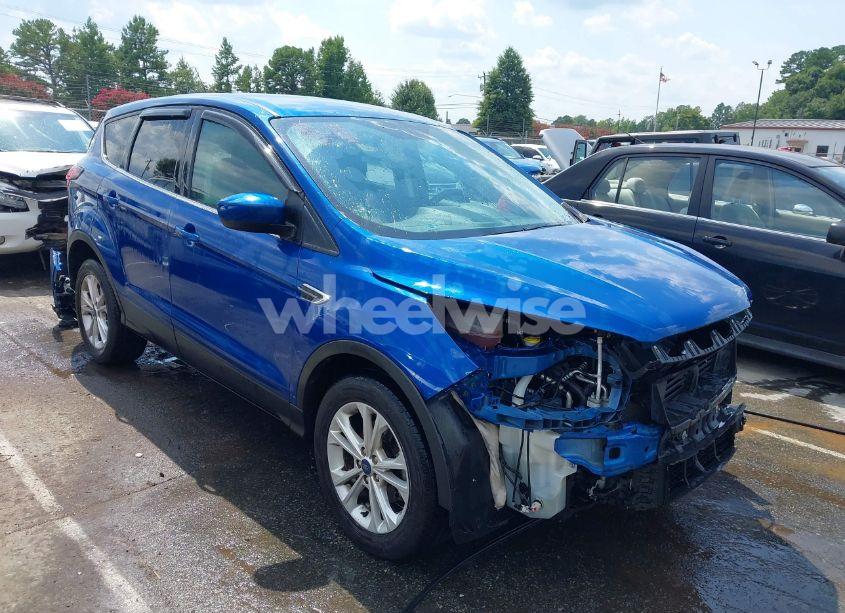2019 Ford Escape SE (VIN 1FMCU0GD2KUA15973) main photo