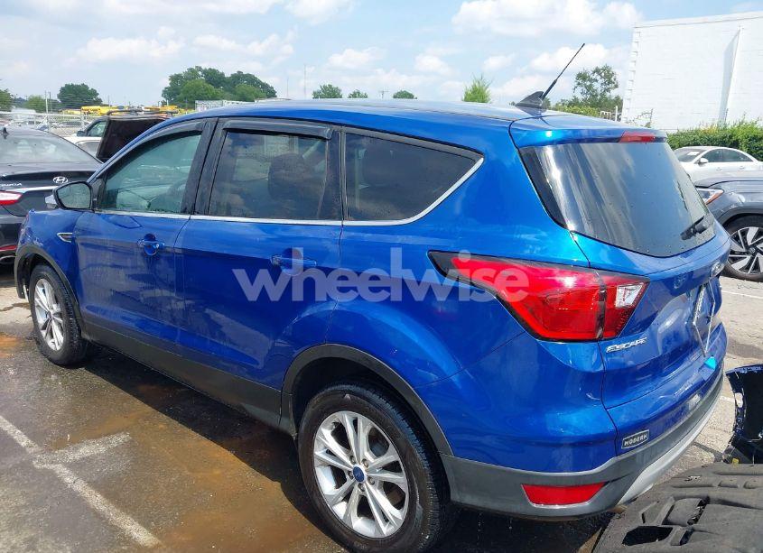 Photo 3 of 2019 Ford Escape SE (VIN 1FMCU0GD2KUA15973)