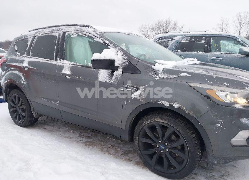 Photo 13 of 2019 Ford Escape SE (VIN 1FMCU0GD2KUA38329)