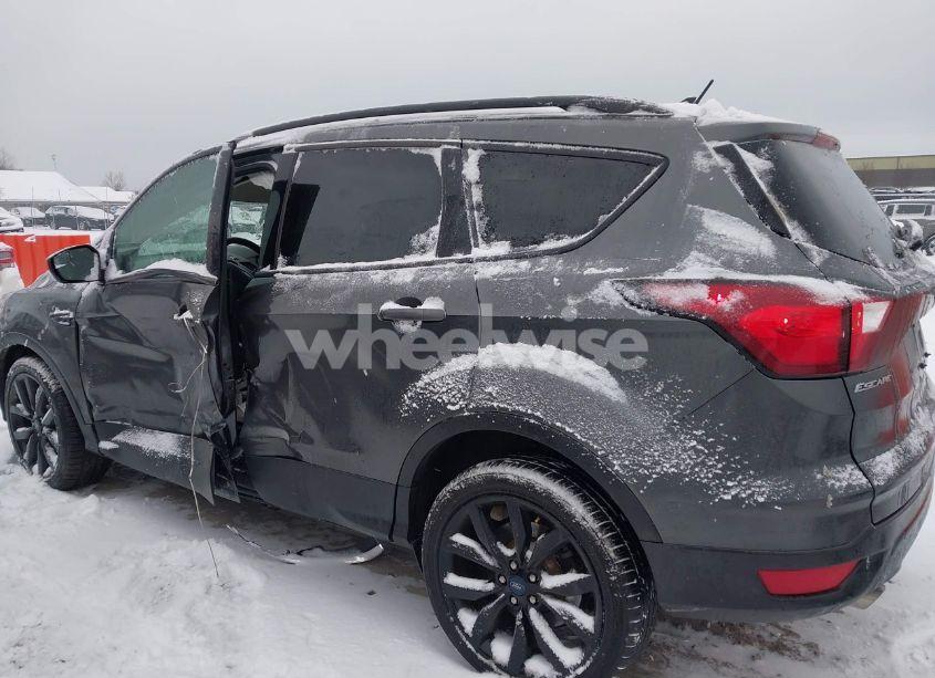 Photo 14 of 2019 Ford Escape SE (VIN 1FMCU0GD2KUA38329)