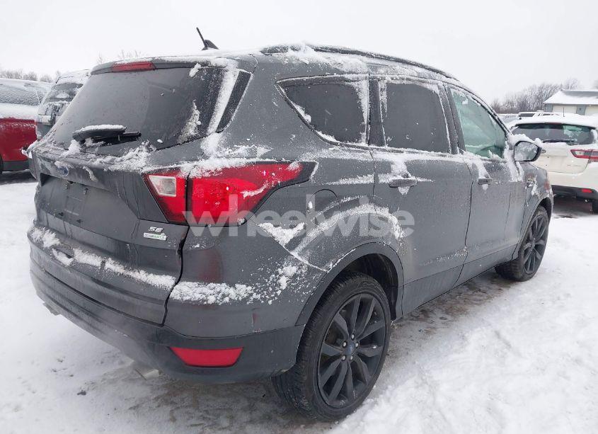 Photo 4 of 2019 Ford Escape SE (VIN 1FMCU0GD2KUA38329)