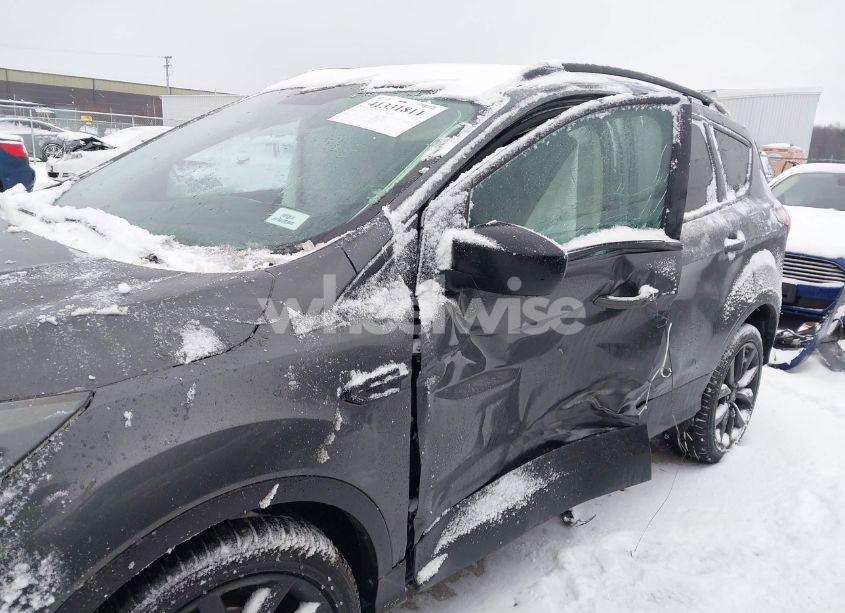 Photo 6 of 2019 Ford Escape SE (VIN 1FMCU0GD2KUA38329)
