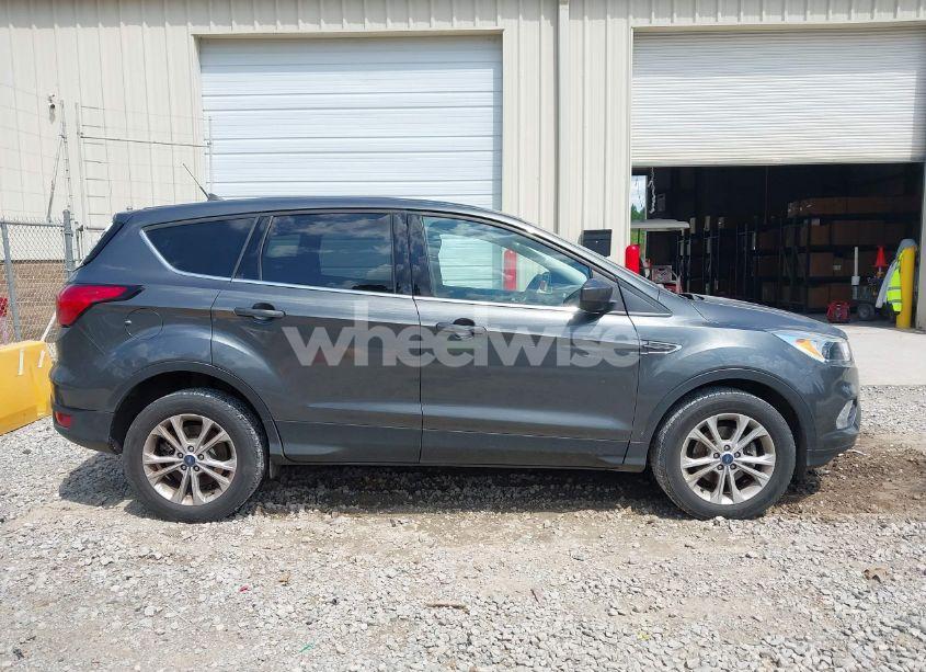 Photo 13 of 2019 Ford Escape SE (VIN 1FMCU0GD2KUB38690)