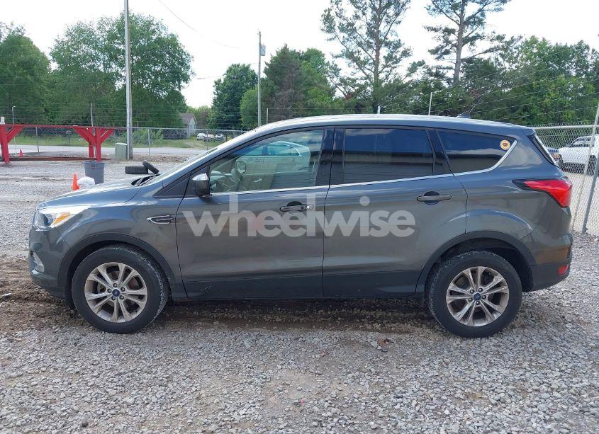 Photo 14 of 2019 Ford Escape SE (VIN 1FMCU0GD2KUB38690)