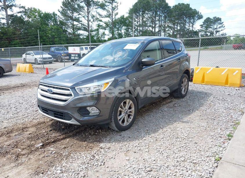 Photo 2 of 2019 Ford Escape SE (VIN 1FMCU0GD2KUB38690)