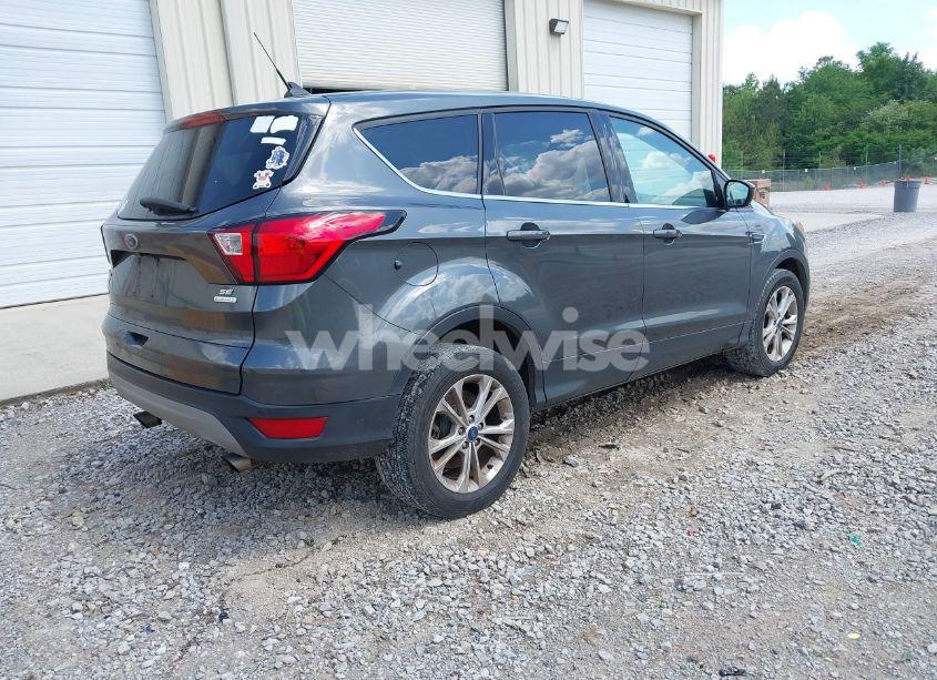Photo 4 of 2019 Ford Escape SE (VIN 1FMCU0GD2KUB38690)