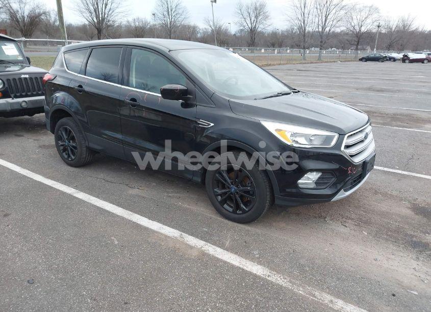 2019 Ford Escape SE (VIN 1FMCU0GD2KUB43680) main photo