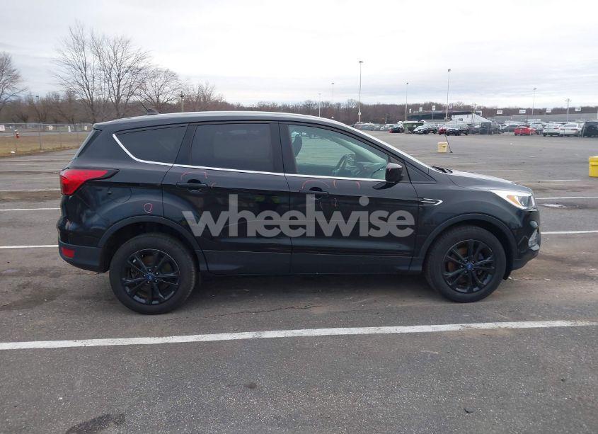 Photo 13 of 2019 Ford Escape SE (VIN 1FMCU0GD2KUB43680)