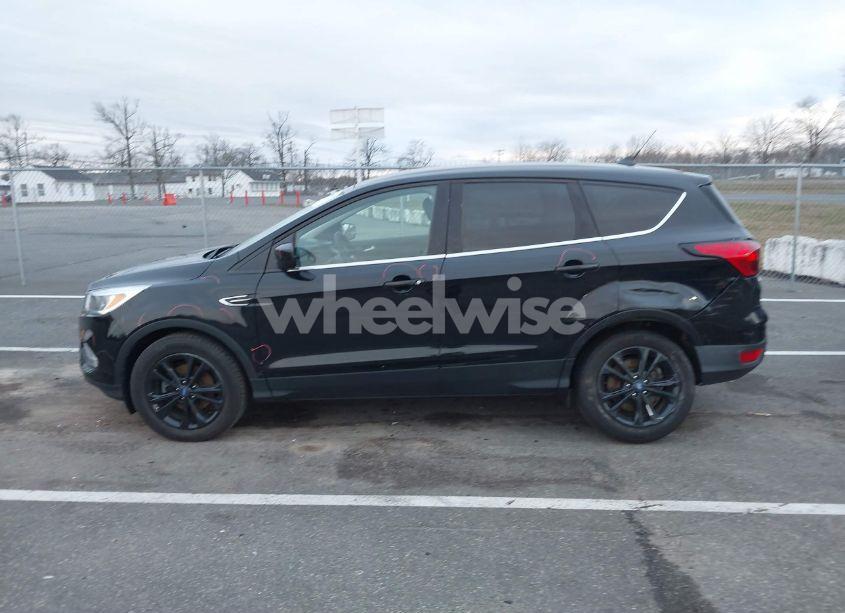 Photo 14 of 2019 Ford Escape SE (VIN 1FMCU0GD2KUB43680)
