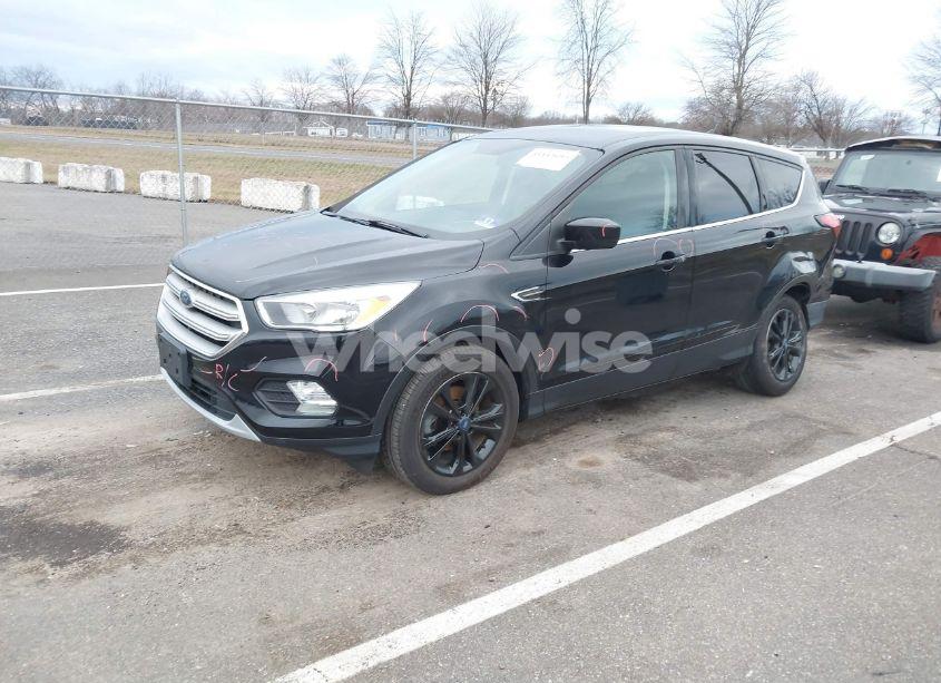 Photo 2 of 2019 Ford Escape SE (VIN 1FMCU0GD2KUB43680)