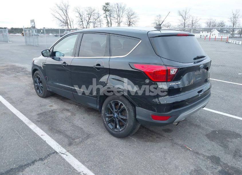 Photo 3 of 2019 Ford Escape SE (VIN 1FMCU0GD2KUB43680)