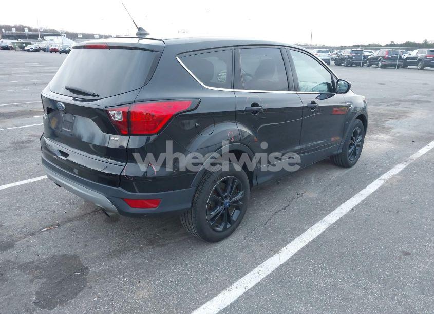 Photo 4 of 2019 Ford Escape SE (VIN 1FMCU0GD2KUB43680)