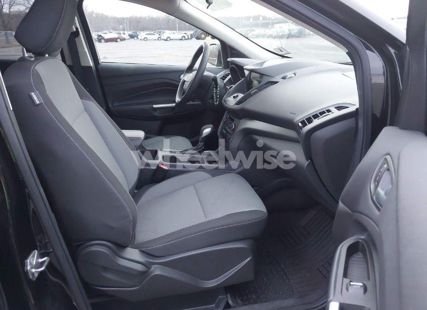 Photo 5 of 2019 Ford Escape SE (VIN 1FMCU0GD2KUB43680)