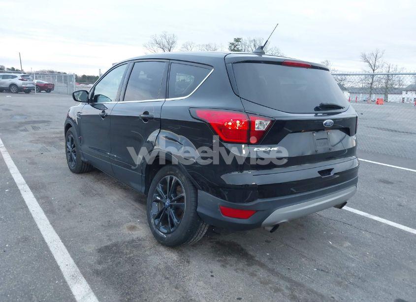 Photo 6 of 2019 Ford Escape SE (VIN 1FMCU0GD2KUB43680)