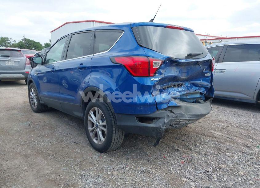 Photo 3 of 2019 Ford Escape SE (VIN 1FMCU0GD2KUB49611)