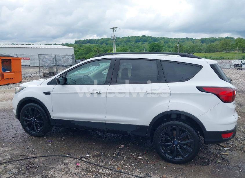 Photo 14 of 2019 Ford Escape SE (VIN 1FMCU0GD2KUC46050)