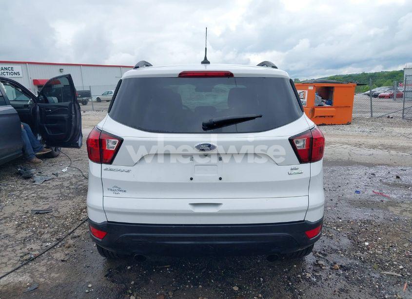 Photo 16 of 2019 Ford Escape SE (VIN 1FMCU0GD2KUC46050)